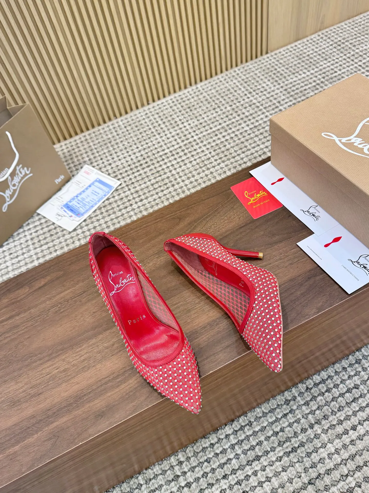 👟👟Ex-factory price 440👟👟 Genuine leather sole +40 Year-round shipment💝Christian Louboutin CL👠 Classic "💎Cow Patent Leather💎Series" noble and luxurious, real blingbling✨ Real materials, all customized by the pattern maker, and the materials are made of original customized materials, achieving the taste of the original 6 color options💍 Upper: imported 👉cow patent leather💪 lining: sheepskin foot pad/lining code number: 34-40.41.42 heel height: two options: 10.5cm and 8.5cm